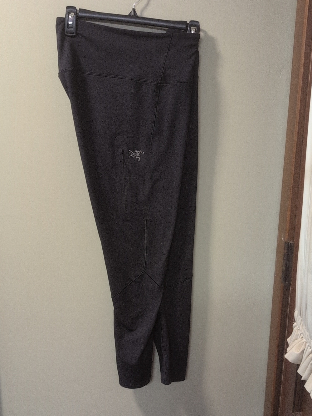 Arc'teryx Womrn's Rho Black Performance Leggings with Side Zip